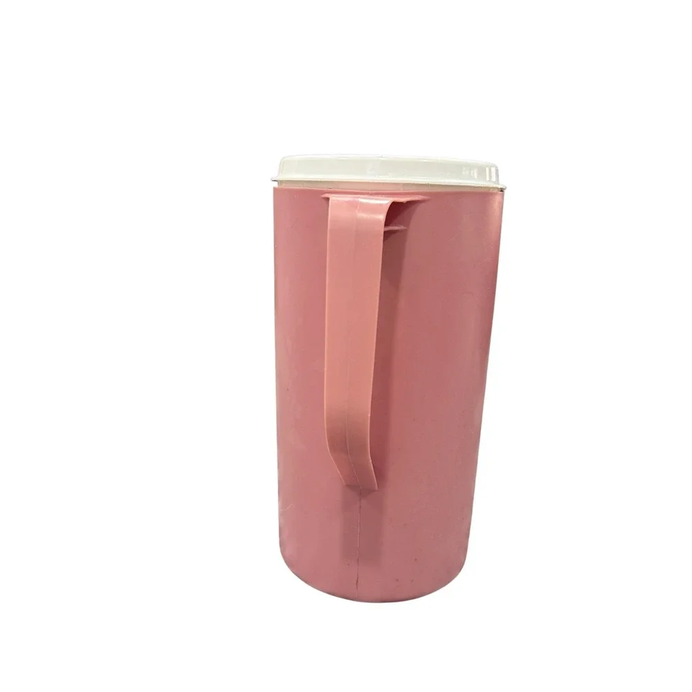 Vintage Rubbermaid‎ Pink Pitcher 2 1/4 Qt 2129 mL White Lid Retro Kitchenware